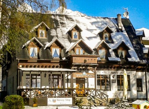 Vysoké Tatry: Pobyt priamo pod Lomnickým štítom len 1 km od lanovky v Penzióne Encián s wellness a polpenziou