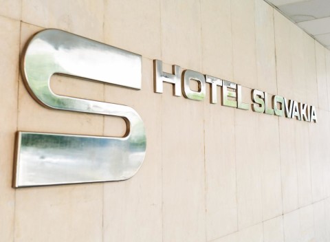 V historickom centre mesta Žilina vás čaká známy hotel Slovakia s bohatou tradíciou.