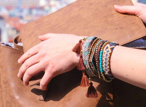 Ručne vyrobené indiánske náramky. Štýlový doplnok nielen pre červenokožcov.
