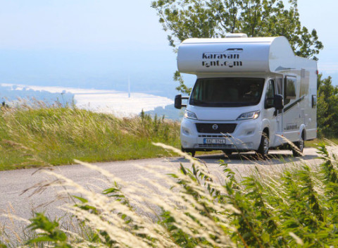 Užite si dobrodružnú dovolenku. Prenájom autokaravanov až pre 6 osôb s vysokým komfortom.