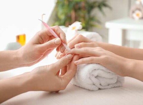 Manikúra klasická, japonská alebo s extra výživou IBX na poškodené nechty