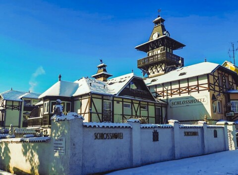 Mariánské Lázně v Schlosshoteli Marienbad *** s raňajkami alebo polpenziou a procedúrami podľa výberu