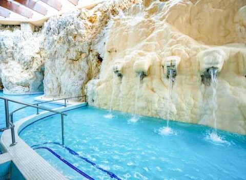 Neobmedzené wellness s polpenziou a ošetrením v 4-hviezdičkovom hoteli Bástya, iba 5 minút od známych jaskynných kúpeľov