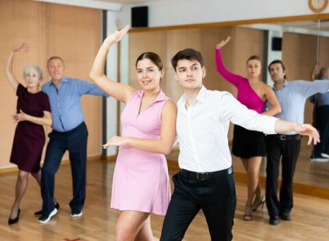 Venčekový tanečný kurz pre stredné školy v Tanečnej škole TOP CENTRUM