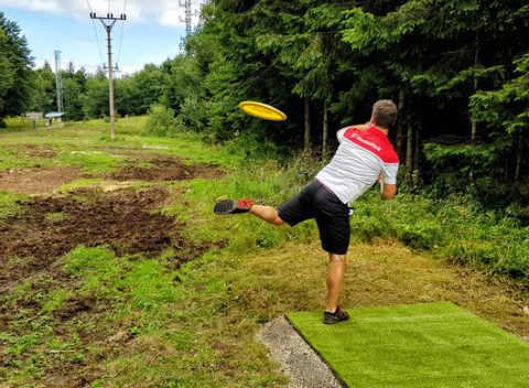 DiscGolf uprostred krásnej prírody na Skalke - nová zábavná hra pre každého a nápoj zdarma.