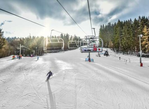 SKIPAS na perfektnú lyžovačku v Jasenskej doline so sedačkovou lanovkou a 5 vlekmi