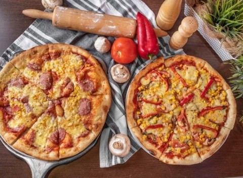 Výborná pizza podľa vlastného výberu z 13 druhov v príjemnom EWAS Restaurant.