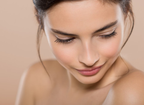 Kompletné hĺbkové alebo liftingové ošetrenie pleti so sérom značky DEVEE® a prístrojom BYAS.