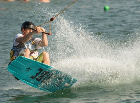 Wakeboarding na Zlatých pieskoch s kompletnou výbavou. Neskutočný zážitok plný adrenalínu!