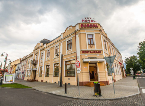 Čarovná jeseň na Liptove v komfortnej izbe hotela EUROPA*** len kúsok od Tatralandie.