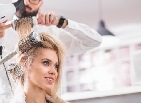 Dámsky strih, melír alebo darčeková poukážka na všetky služby kaderníctva.