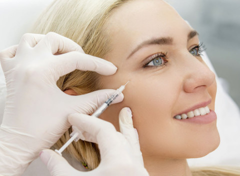 Lekárske vyhladenie vrások botulotoxínom. Najúčinnejšia a najrýchlejšia metóda, ako sa zbaviť vrások.