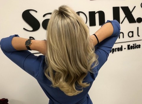 Nový svieži strih alebo vlasy bez rozštiepených končekov vďaka prístroju Split Ender Pro.