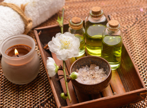 Relaxujte a oddychujte pod trénovanými rukami! Uvoľňujúce masáže s prírodnými aromatickými olejmi.