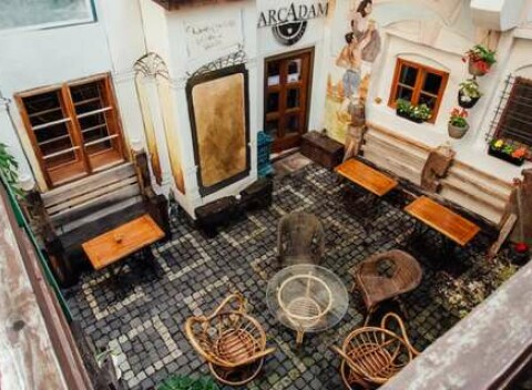 Šarmantný butikový hotel Barcadam v srdci Banskej Štiavnice s vlastnou vínnou pivnicou