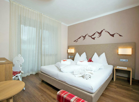 Talianske Tirolsko: lyžovanie v alpských ski areáloch s ubytovaním v 4* hoteli s wellness, polpenziou.