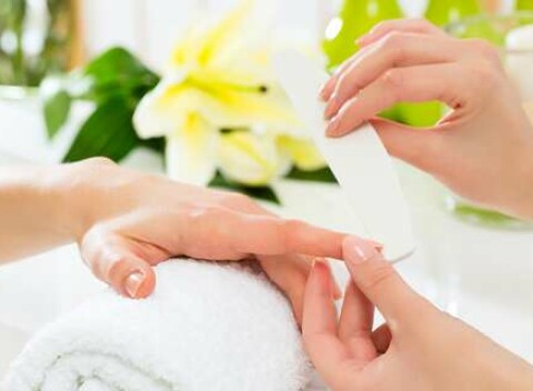 Manikúra klasická, japonská alebo s extra výživou IBX na poškodené nechty