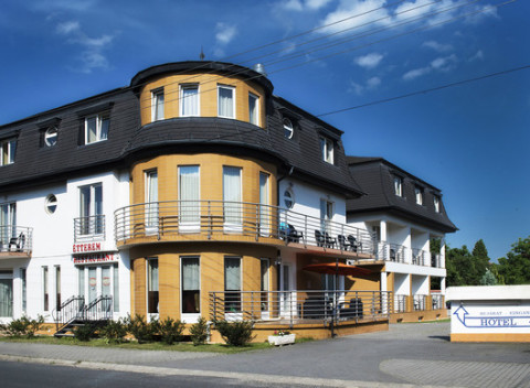 Relaxačný pobyt s raňajkami len kúsok od termálnych kúpeľov Sárvár s vodnou plochou viac ako 5000 m2.