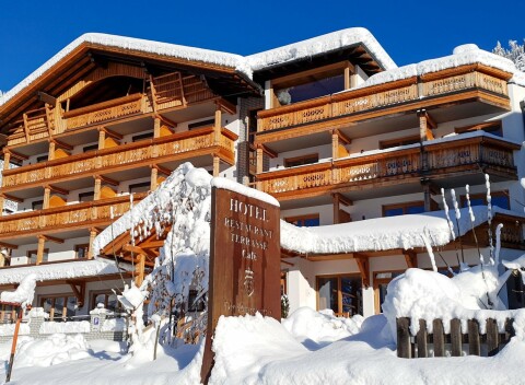 Korutánsko s výhľadom na hory v Hoteli Paternwirt **** s polpenziou, wellness so saunami a parou + karta hosťa