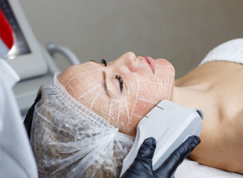 Zabudnite na všetky staré bolestivé metódy. Ultherapia Hifu - facelifting bez skalpela.