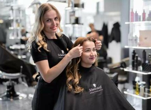 Profesionálny strih a fúkaná s profesionálnou hairstylistkou v OC Aupark