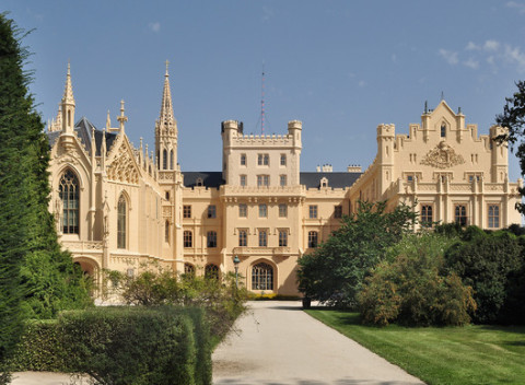 Romantika v rozprávkovej obci Lednice v blízkosti zámockého parku s polpenziou.