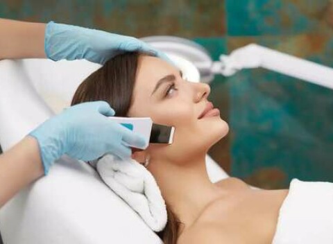 Nové komplexné ošetrenie Hydrabeauty pre hydratovanú a spevnenú pleť v salóne INA.