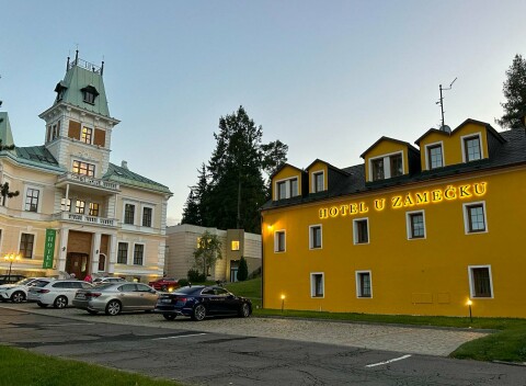 Romantika v CHKO Slavkovský les blízko Karlových Varov v Hoteli U Zámečku *** s wellness a polpenziou + masáž