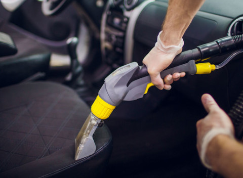 Kompletná ručná údržba vozidla - tepovanie, umývanie a čistenie v Diaust.