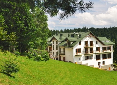 Relax vo výborne hodnotenom hoteli 4 Pory Roku & Spa v najkrajšom kúpeľnom meste Poľska.