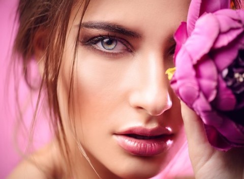 Čistá, hydratovaná a oddýchnutá pleť - komplexné kozmetické ošetrenie s masážou tváre a dekoltu.