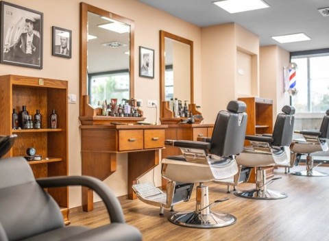 Nové holičstvo a kaderníctvo pre dámy aj pánov FRIZÉR - radosť pozrieť do zrkadla.