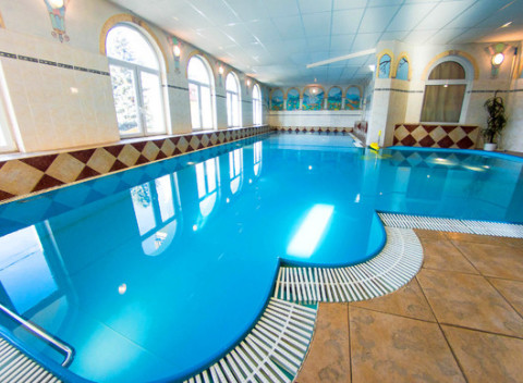 Kúpeľný pobyt v Luhačoviciach s polpenziou, pitnou kúrou, voľným vstupom do bazéna a procedúrami.