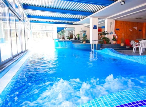 Šoproň: Hotel Szieszta s polpenziou, neobmedzeným wellness a hudobným programom.