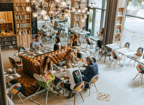 Segedín v Science Hoteli **** s raňajkami a celodenným vstupom do aquaparku + detský kútik a zľava do zoo