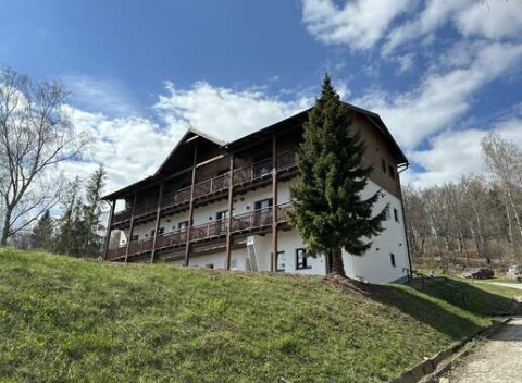 Chatky alebo apartmány na Muránskej planine pre milovníkov prírody s wellness a dieťaťom do 12 rokov v cene