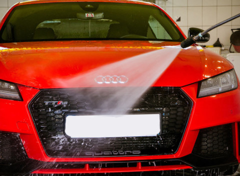 Kvalitné exteriérové a interiérové ručné umytie vozidla + voskovanie laku.