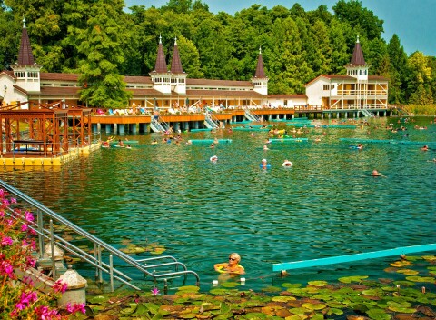 Hévíz len 7 km od Balatonu: Pobyt v Park Hoteli *** s polpenziou a vstupom do prírodného termálneho jazera