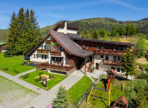 Obľúbená Villa Gloria*** v centre Donovál s raňajkami aj wellness