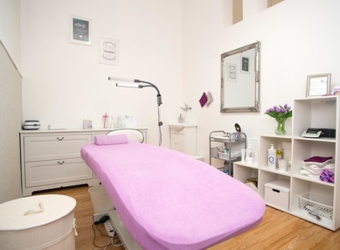 Čistá, hydratovaná a oddýchnutá pleť - komplexné kozmetické ošetrenie s masážou tváre a dekoltu.