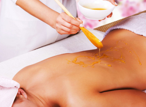 Doprajte si relax a regeneráciu! Relaxačná masáž olejmi DoTerra, bankovanie či manuálna lymfodrenáž.