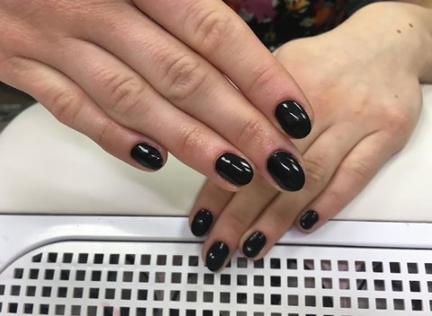 Pripravte sa byť krásne! Prístrojová manikúra, gél-lak alebo nové polygélové nechty.