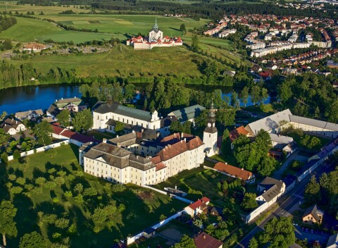 Kúzelný pobyt na zámku Žďár nad Sázavou len pár krokov od Zelenej hory (UNESCO) v moderných izbách + raňajky