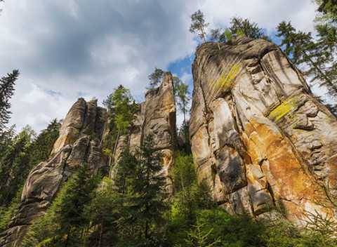 Pobyt v chatkách uprostred krásnej prírody na Broumove pre dvoch s polpenziou.
