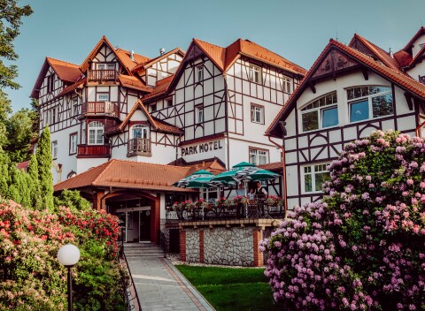 Poľské kúpele: Świeradów-Zdrój v Park Hoteli KUR & SPA **** s polpenziou a relaxačnou procedúrou podľa výberu