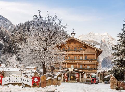 Luxusná dovolenka v Alpách: pobyt na 3-8 dní v Hoteli Gutshof Zillertal**** s wellness a lyžovaním.