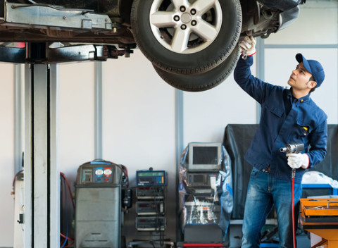 Výmena oleja a servisná prehliadka vozidla. Navštívte autoservis, s ktorým bude vaše auto spokojné.