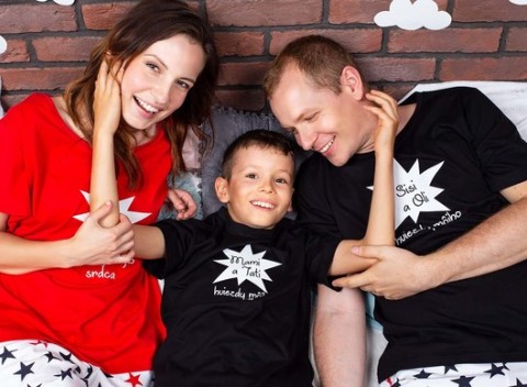 Bavlnené pyžamo z kolekcie Hviezdy môjho srdca s potlačou, ktorá svieti v tme.