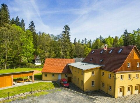 NP České Švajčiarsko pri hrade aj rozhľadni v Penzióne U Vyhlídky s výhľadom na rieku a chutnou polpenziou