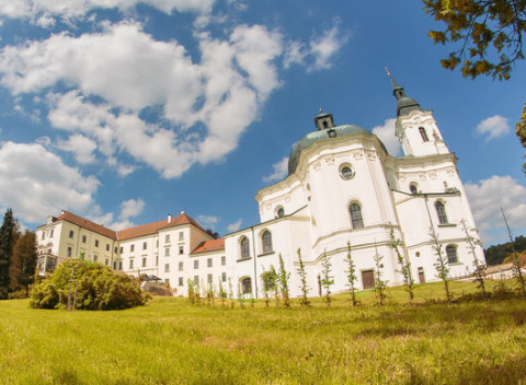 Až 4 dni na zámku Křtiny na južnej Morave s polpenziou vrátane špecialít z diviny.